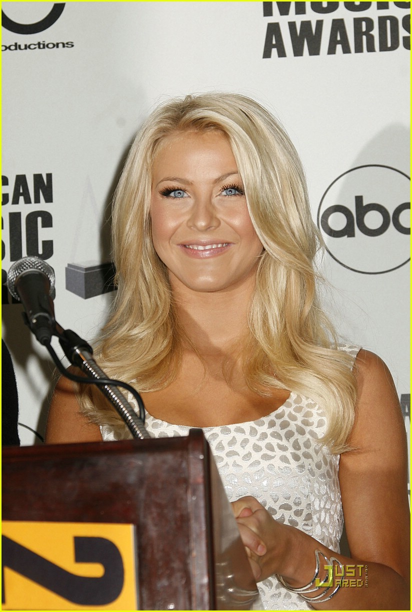 Julianne Hough Announces AMA Nominees