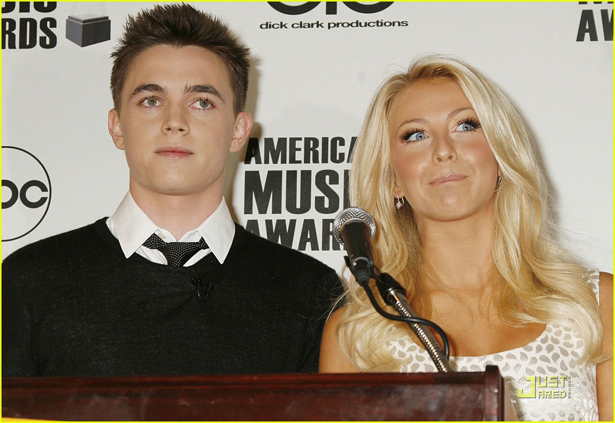Julianne Hough Announces AMA Nominees