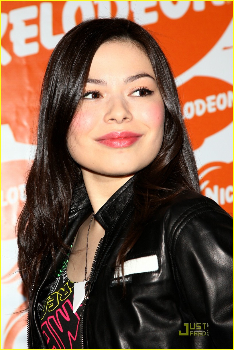 Miranda Cosgrove: Not A Good Secret Keeper!