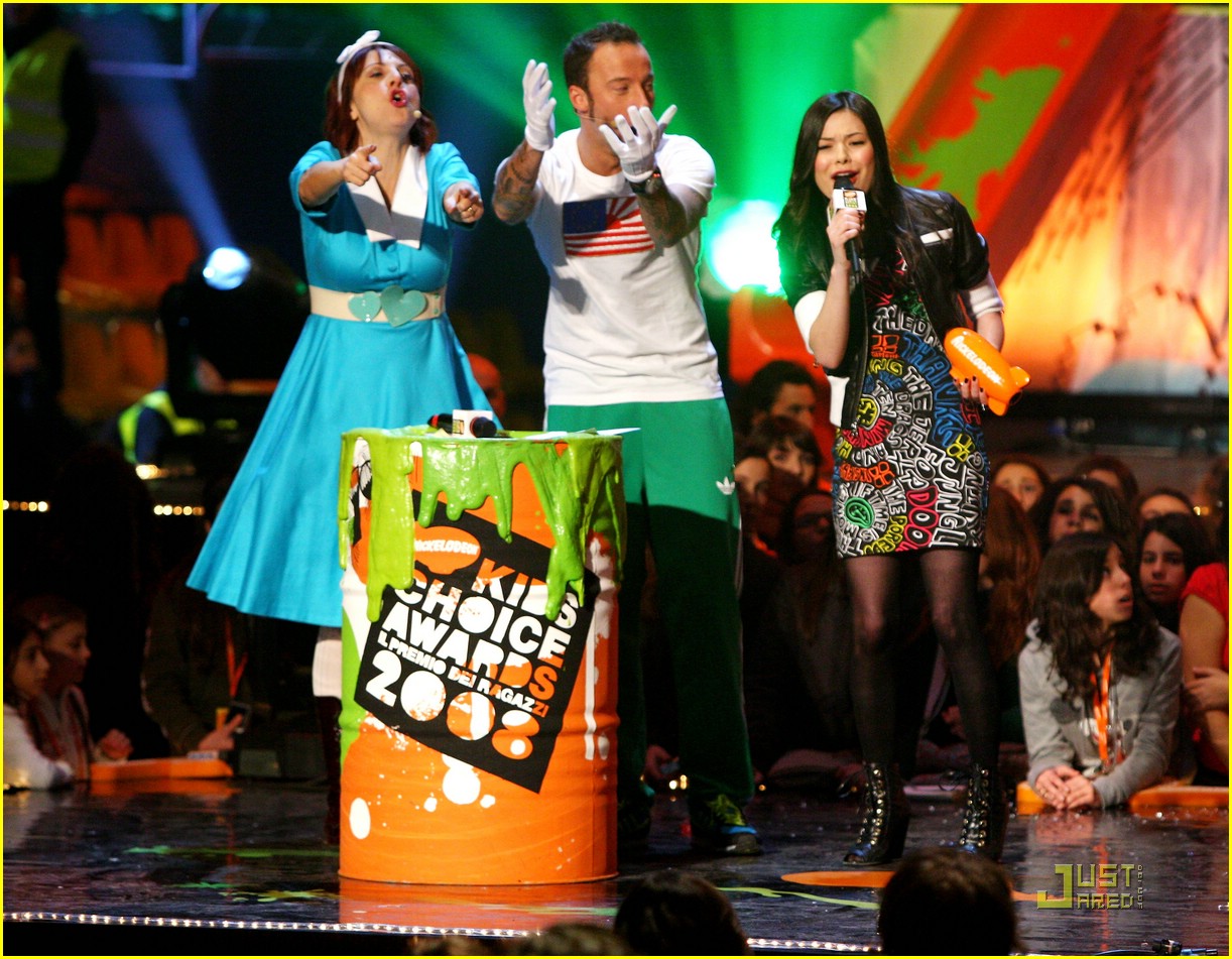 Miranda Cosgrove: Not A Good Secret Keeper!