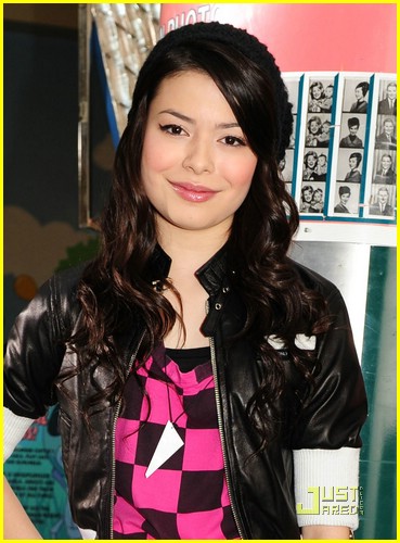 Miranda Cosgrove - "About You Now" Music Video Preview