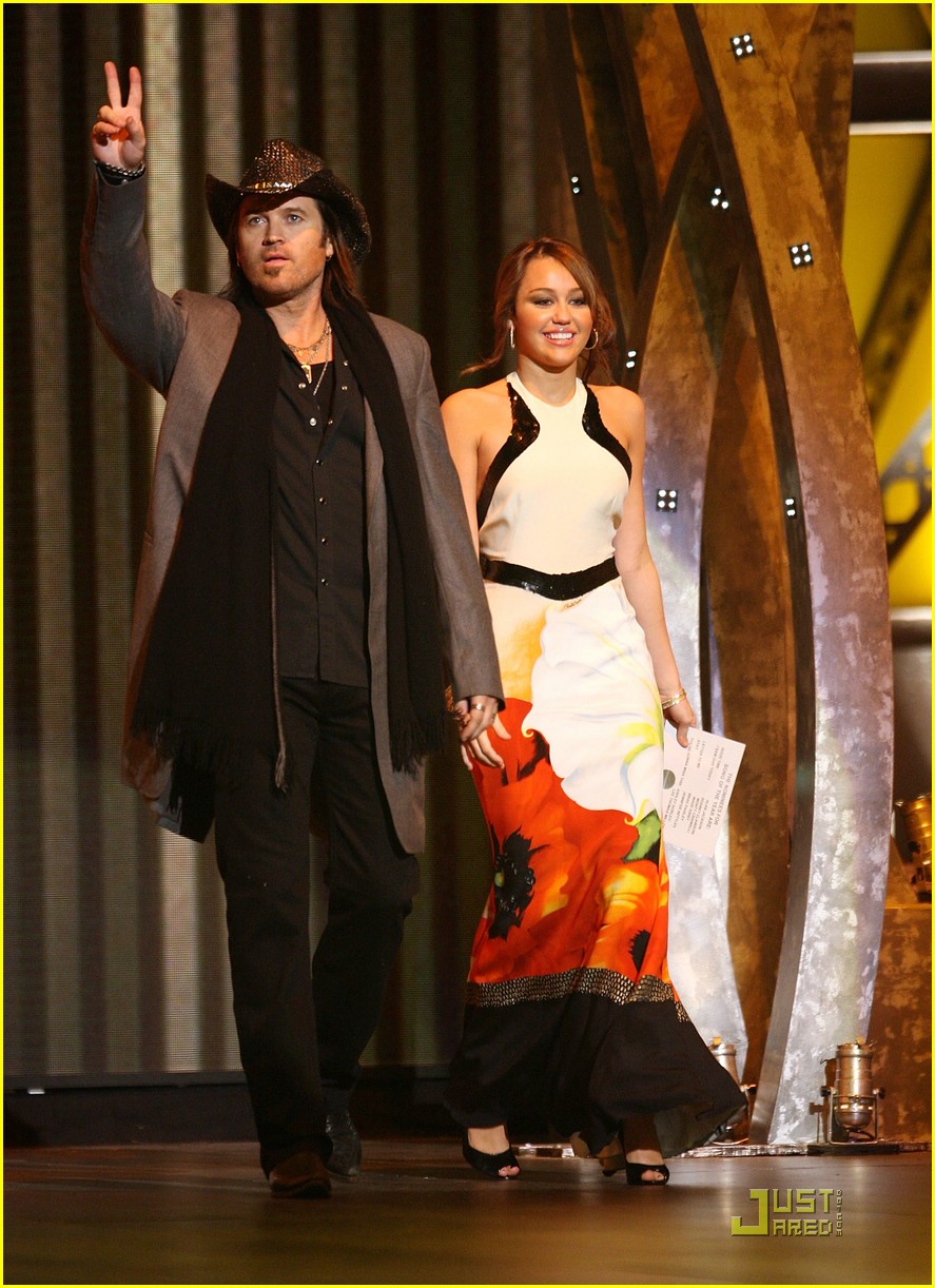 Miley Cyrus - CMA Awards 2008