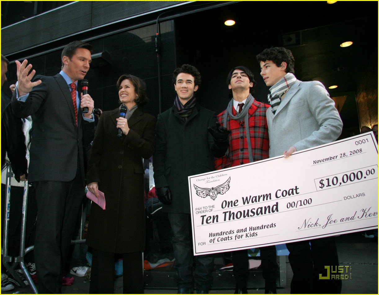 The Jonas Brothers Donate $10,000 on GMA
