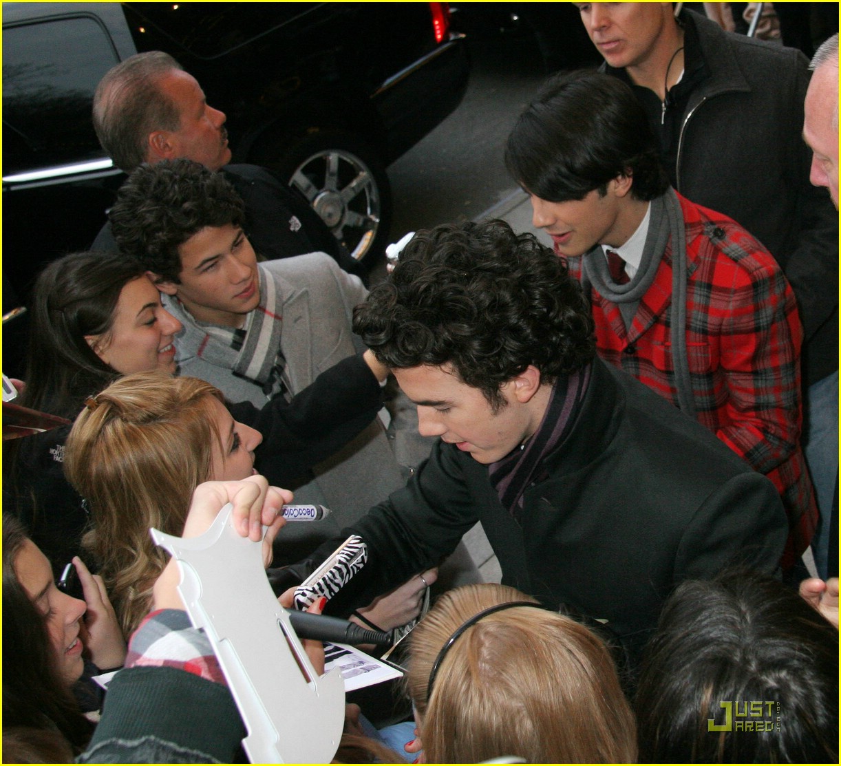 The Jonas Brothers Donate $10,000 on GMA