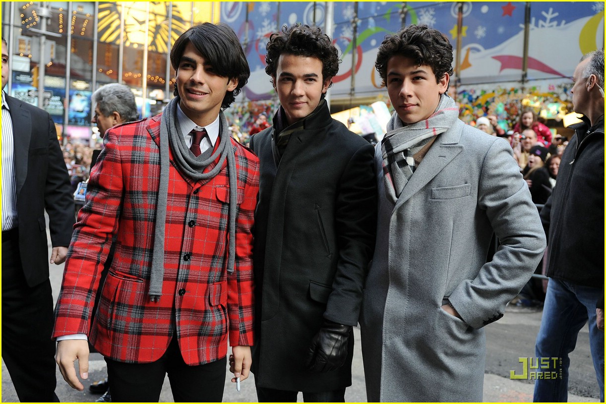 The Jonas Brothers Donate $10,000 on GMA