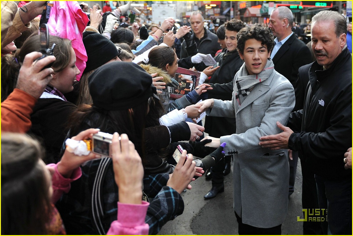 The Jonas Brothers Donate $10,000 on GMA