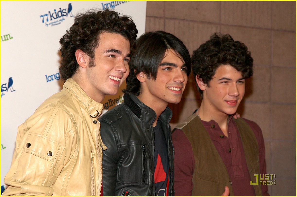 The Jonas Brothers Rock Out At The Roxy