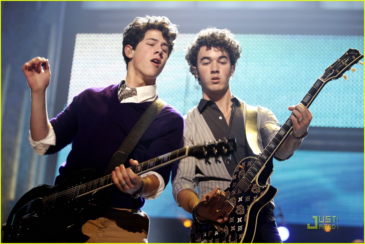 Free Jonas Brothers Concert Tonight!!!!!