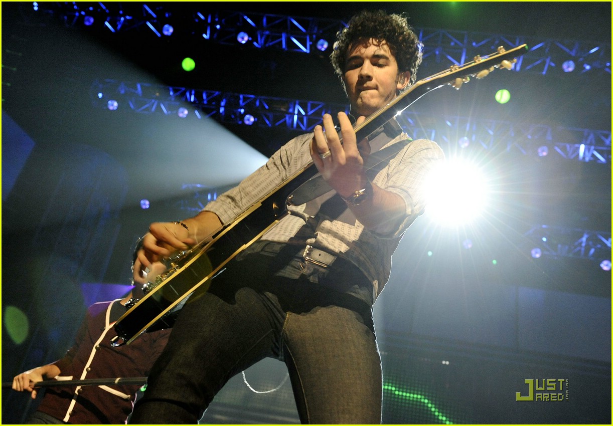 Free Jonas Brothers Concert Tonight!!!!! 