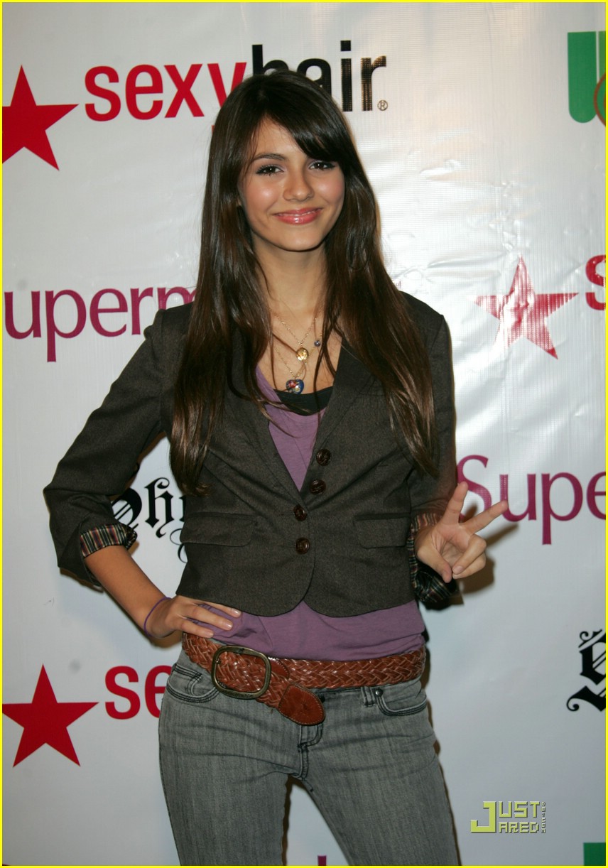 Victoria Justice is a Social Super Model