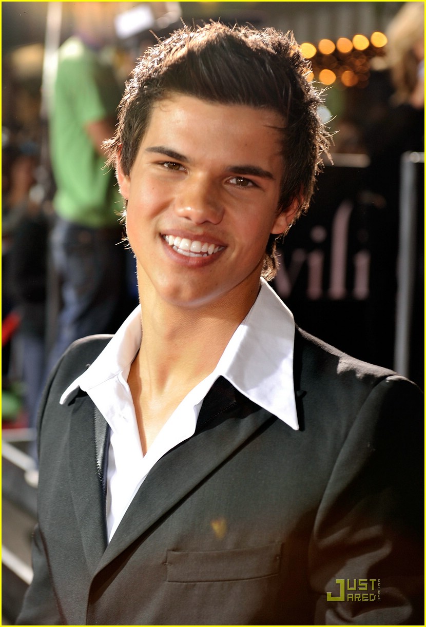 Taylor Lautner Premieres Twilight
