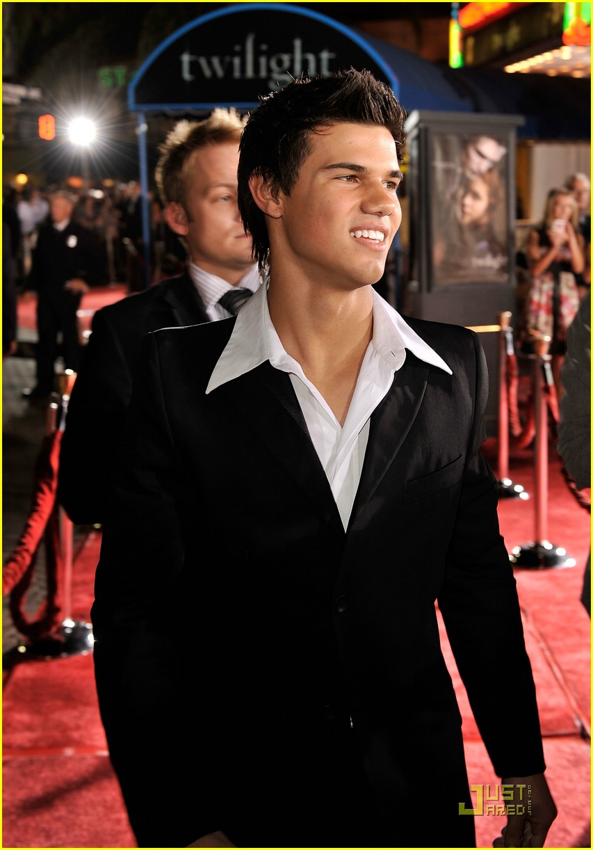 Taylor Lautner Premieres Twilight