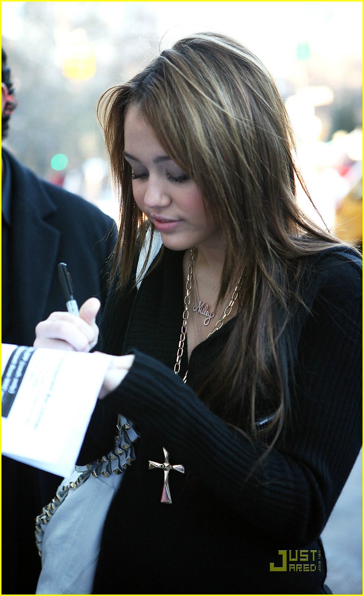 Miley Cyrus Rocks Miley Necklace
