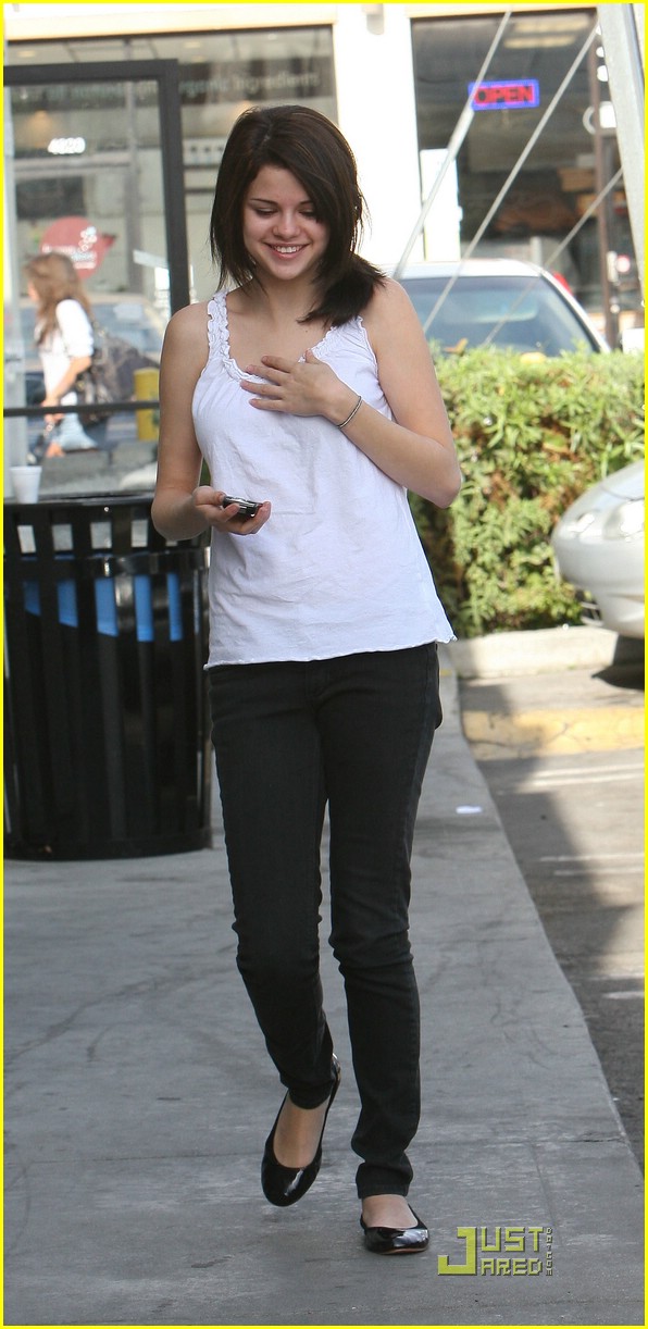 Selena Gomez is a Subway Sweetie