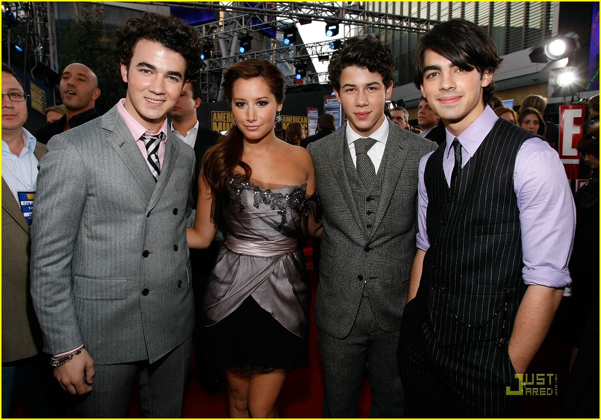 Ashley Tisdale - 2008 American Music Awards