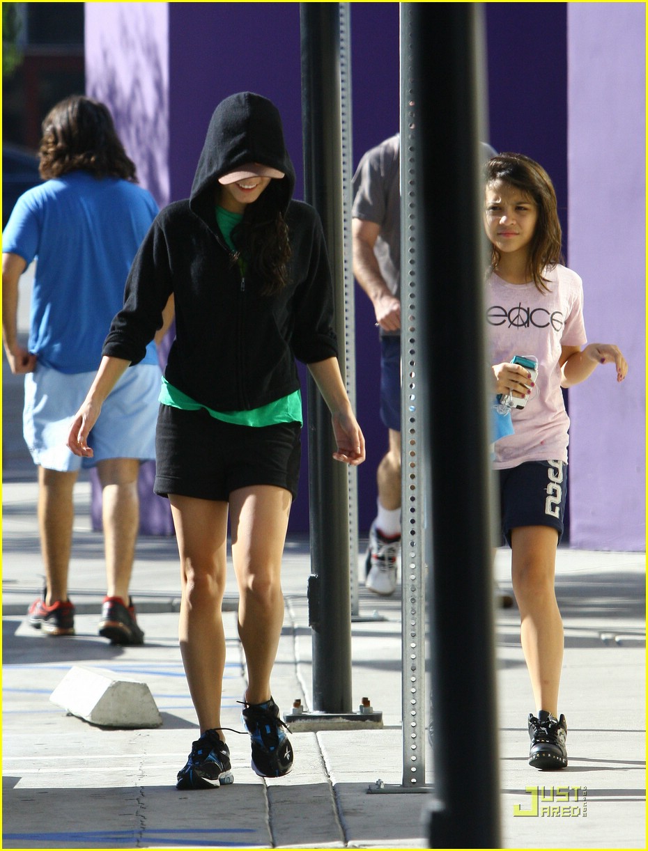 Vanessa Hudgens is University of Hawaii Hot