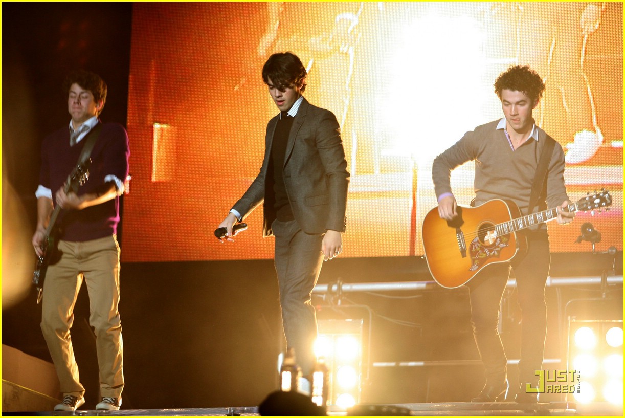 The Jonas Brothers Go Gold in Mexico
