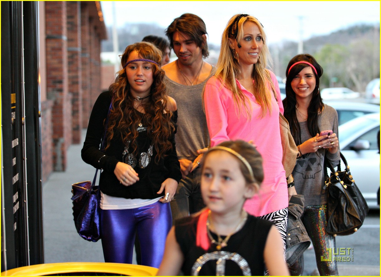 Miley Cyrus & Hanna Beth: Headband Hotties