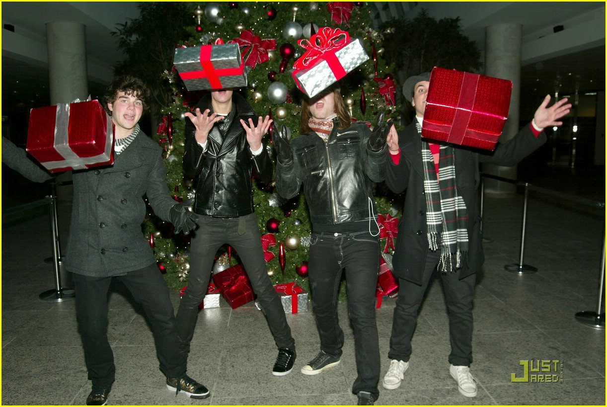 Push Play Do The Jingle Bell Rock