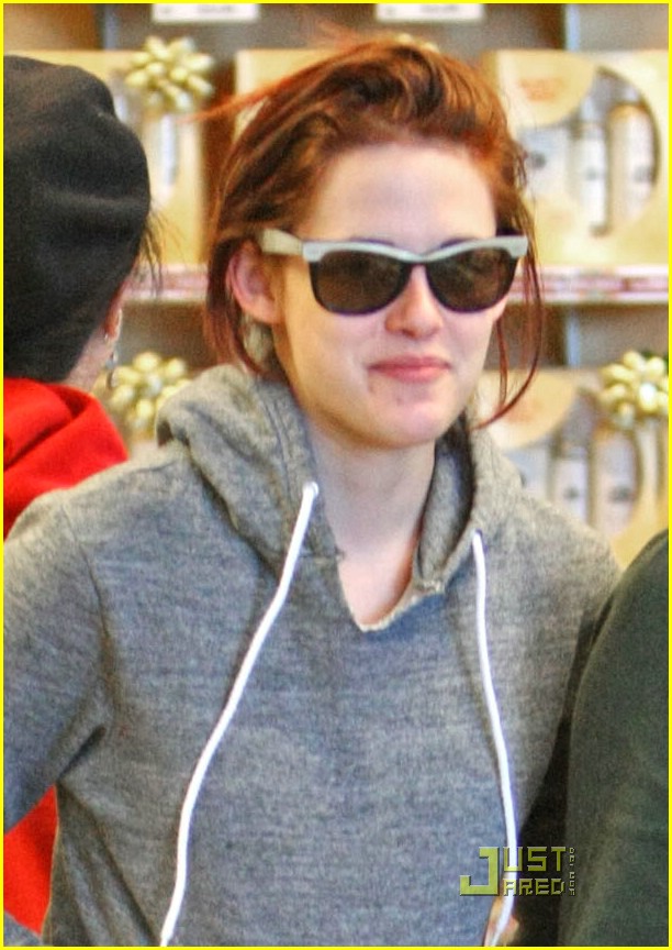 Kristen Stewart & Nikki Reed Toss Their Salads