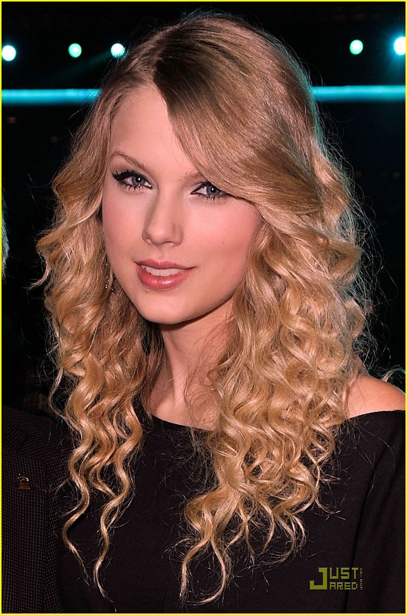Taylor Swift is a Grammy Girl