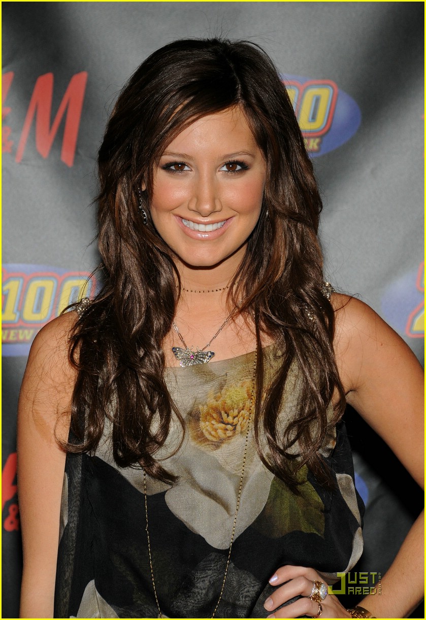 Ashley Tisdale Jingles in Madison Square Garden