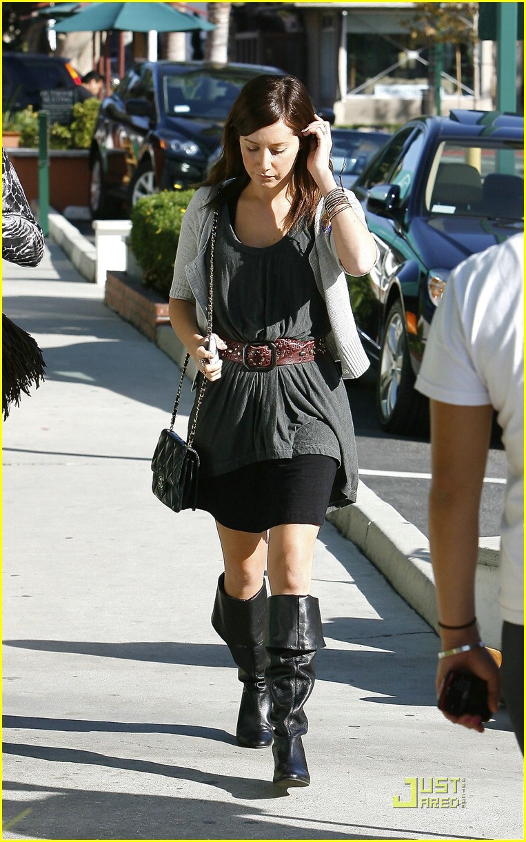 Ashley Tisdale: Malibu Madness!