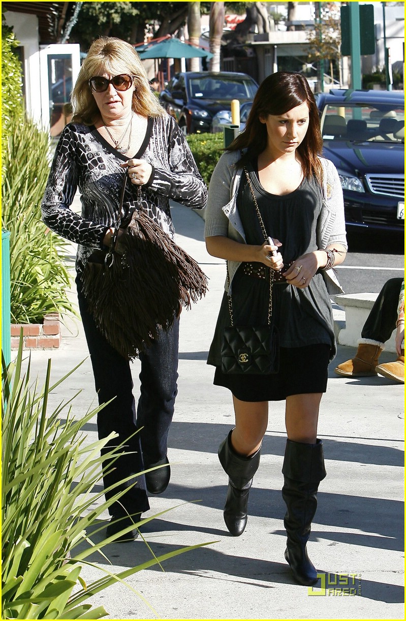 Ashley Tisdale: Malibu Madness!