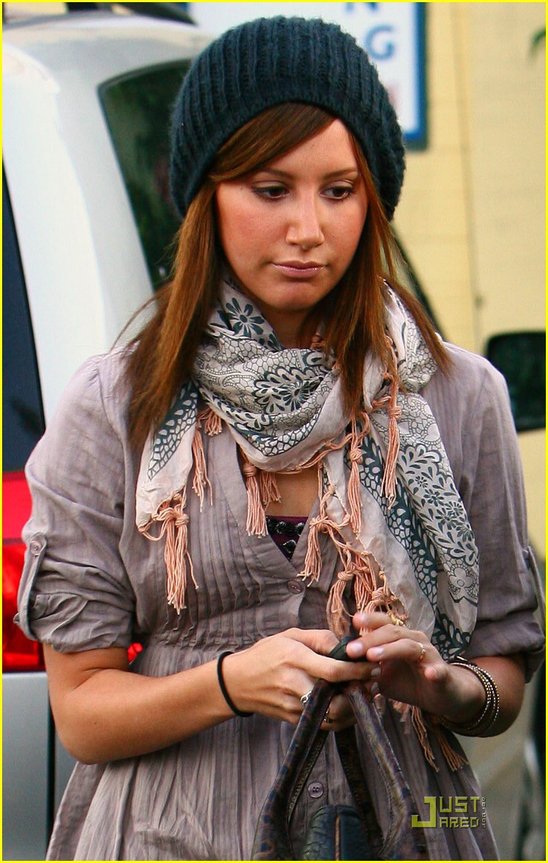 Ashley Tisdale: It's Just Another Manicure Monday 