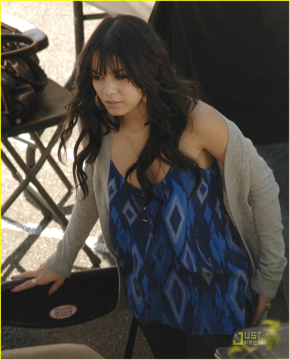 Vanessa Hudgens Shops Live At Sunset
