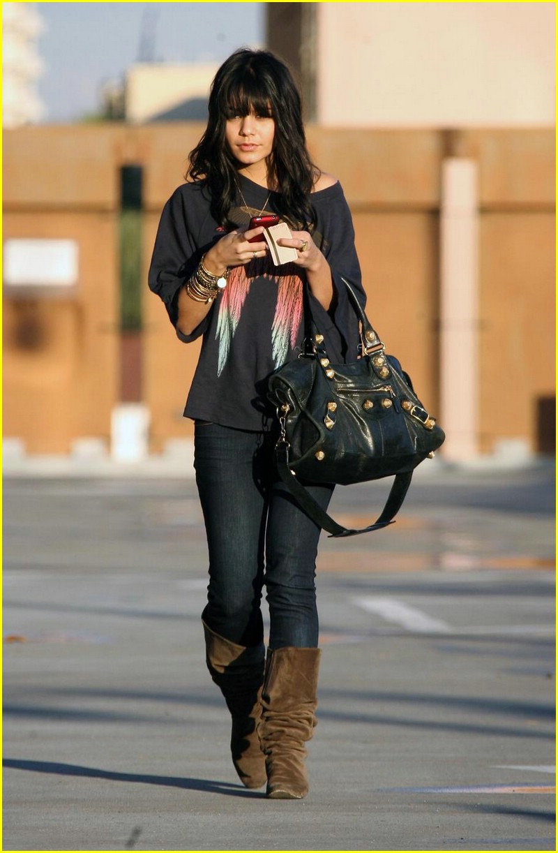 Vanessa Hudgens Sings for Sa5m