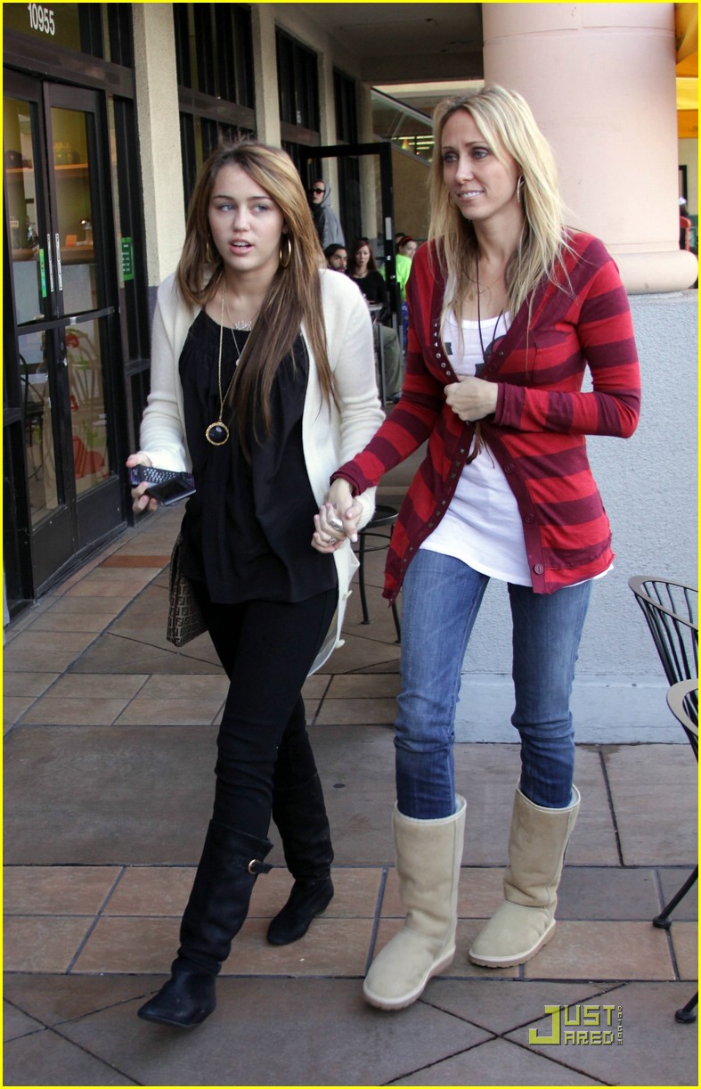 Miley Cyrus: City Wok Walker