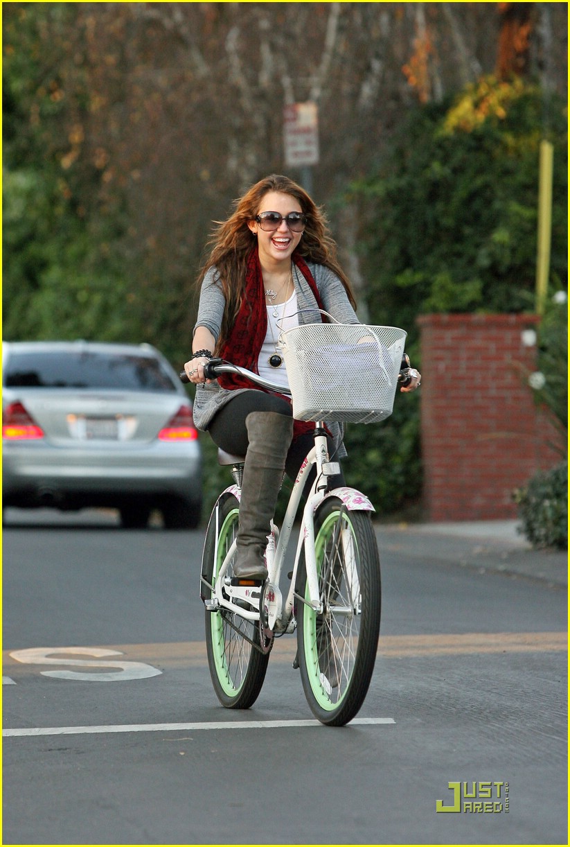 Miley Cyrus: It's A Beautiful Day in the Neighborhoodend