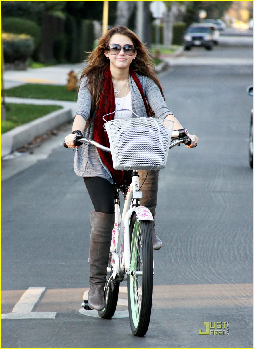 Miley Cyrus: It's A Beautiful Day in the Neighborhoodend