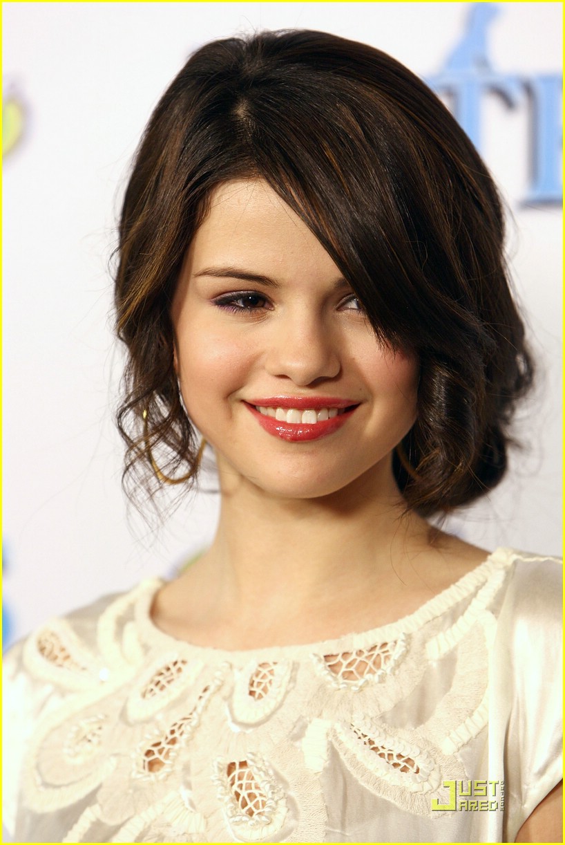Selena Gomez & Daniel Samonas: Carpet Cuddlers