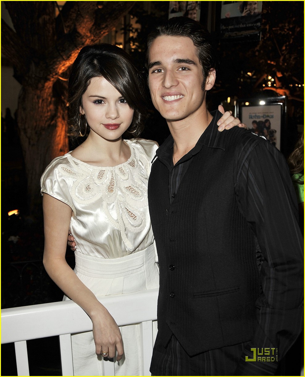 Selena Gomez & Daniel Samonas: Carpet Cuddlers