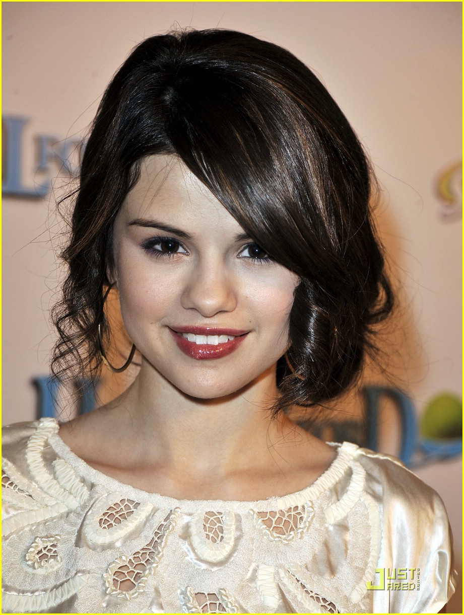Selena Gomez & Daniel Samonas: Carpet Cuddlers