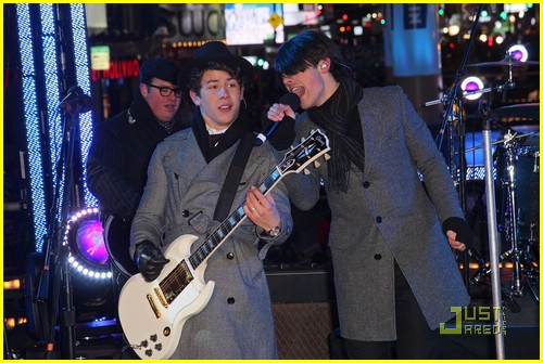 The Jonas Brothers 'Burn Up' 2008