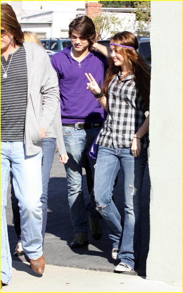 Miley Cyrus is a Purple Headhand Hottie