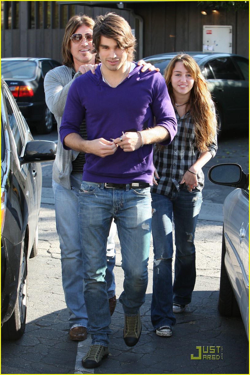 Miley Cyrus is a Purple Headhand Hottie