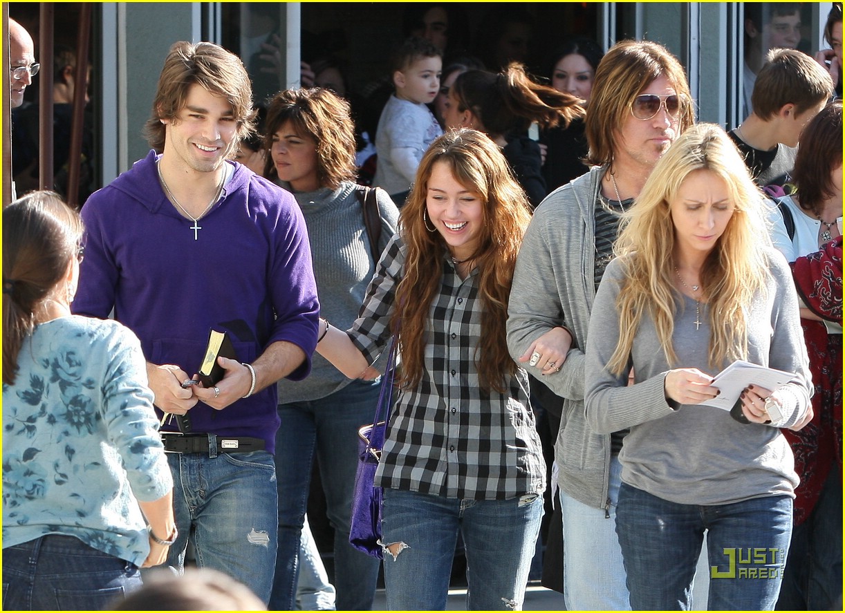 Miley Cyrus is a Purple Headhand Hottie