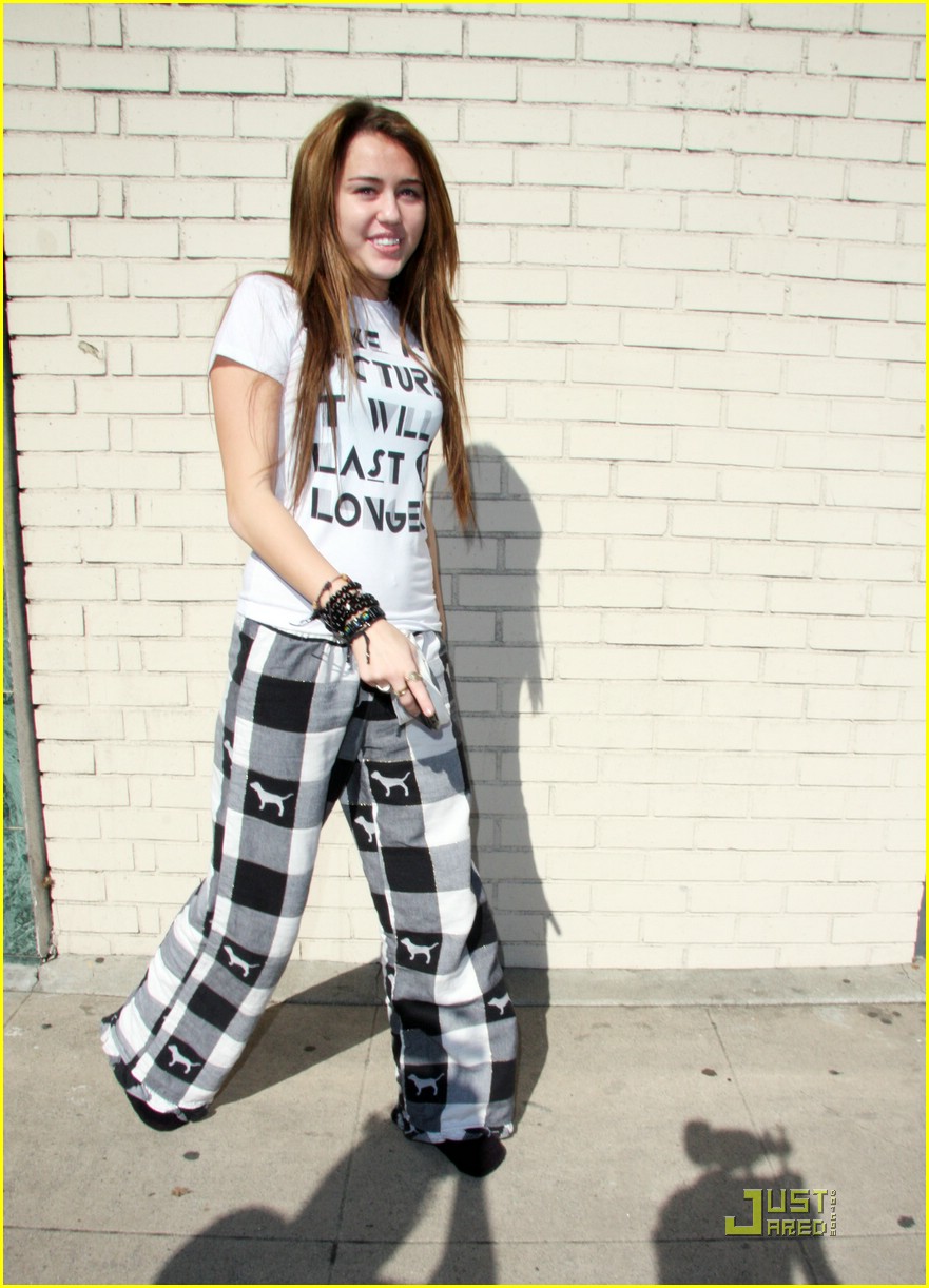 Miley Cyrus & Justin Gaston: FroYo Flirty