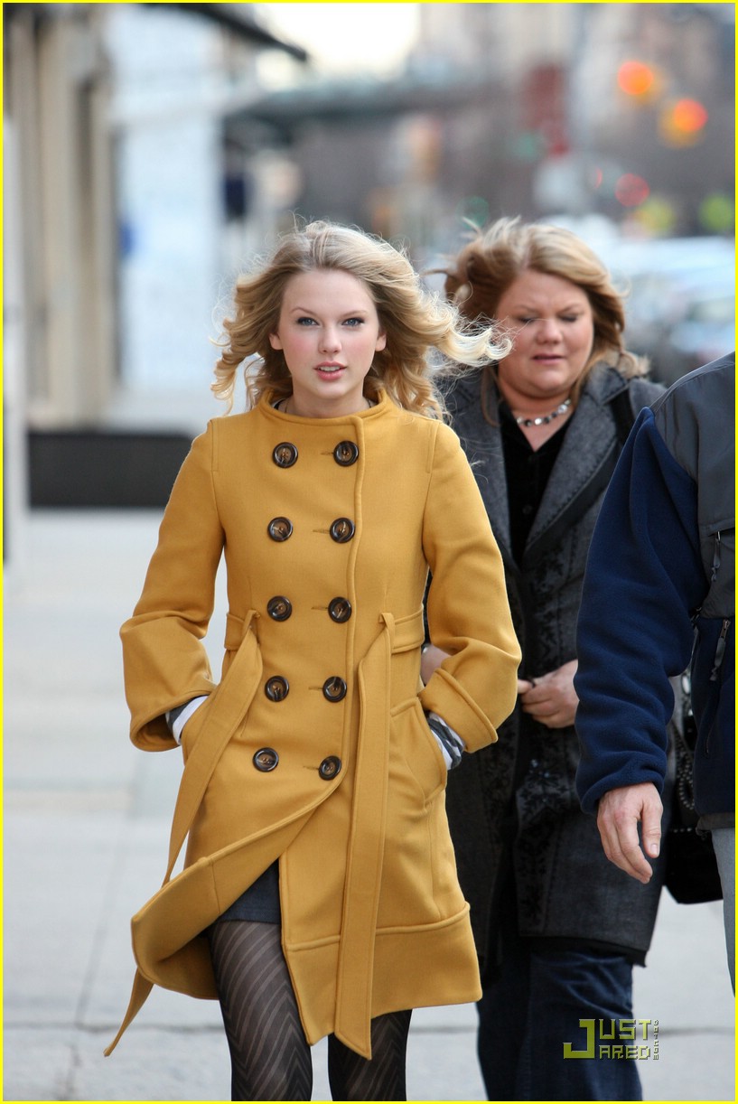 Taylor Swift is Kate Spade Cute