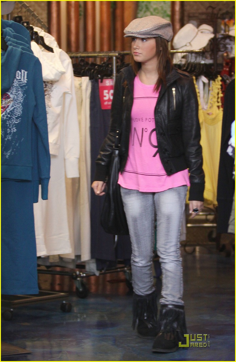 Ashley Tisdale: Shopping With Shelley
