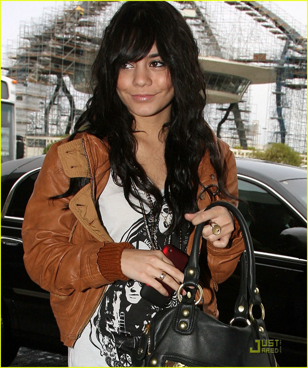 Zac Efron & Vanessa Hudgens: Japan Bound
