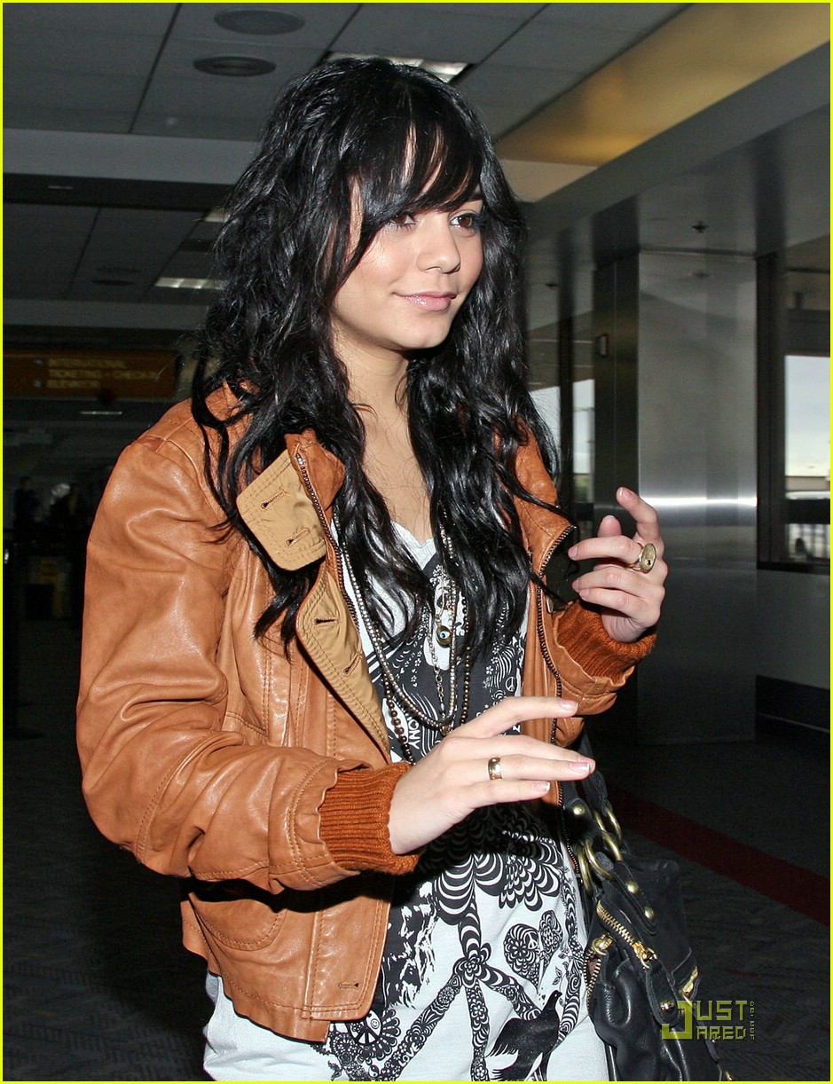 Zac Efron & Vanessa Hudgens: Japan Bound