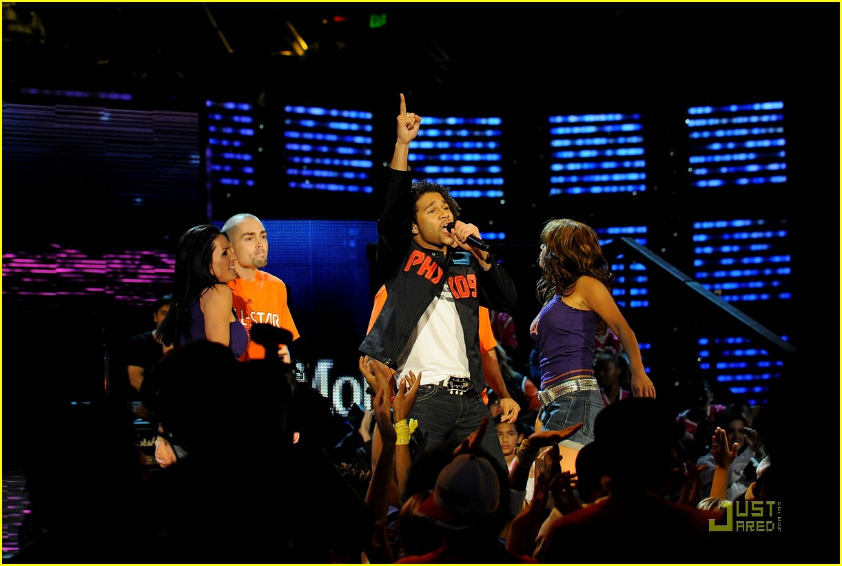 Corbin Bleu Rocks Out The Rookie Challenge
