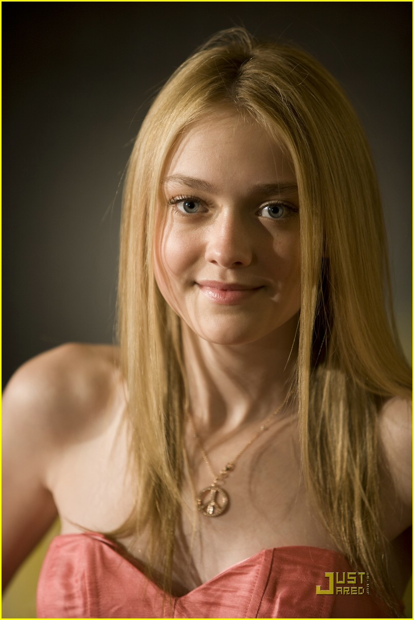 Dakota Fanning Premieres 'Coraline'