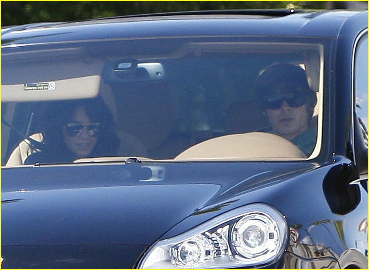 Zac Efron: Vanessa is My Valentine