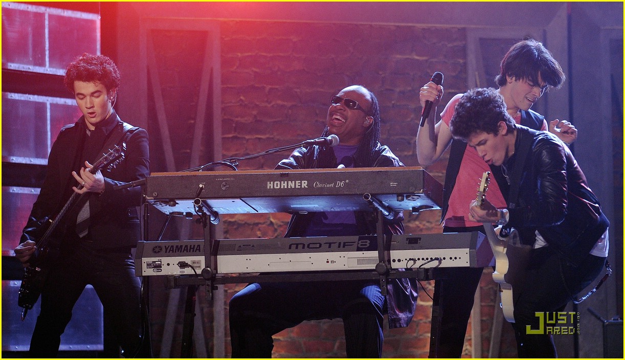 Jonas Brothers 'Burn Up' the Grammys